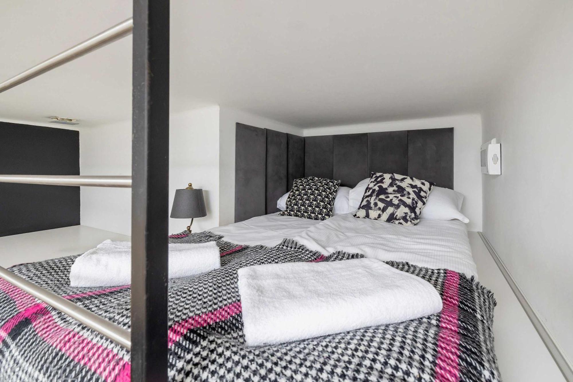 Cozy On Mickiewicza Street In Close To The Old Town By Renters Kraków